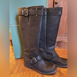 Clarks Orinocco Skip Side Zip Lug Sole Leather Boots